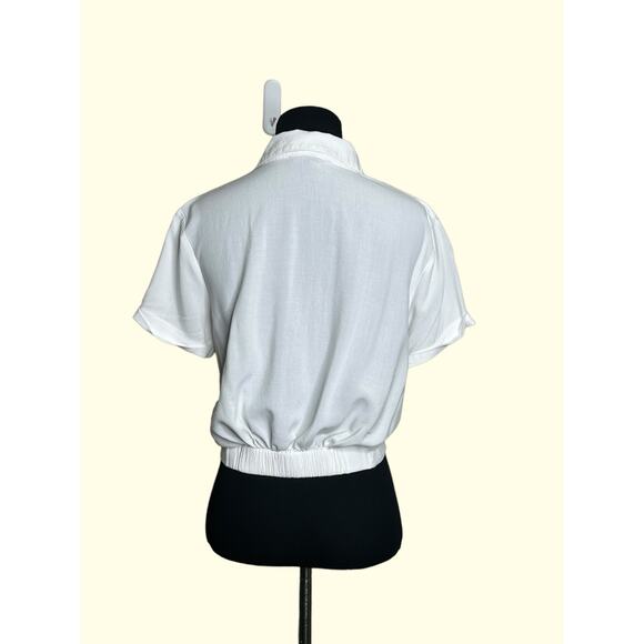 Forever 21 white short sleeves front twist button shirt size Medium - Picture 2 of 8